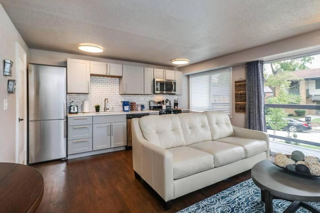 Villa HOLLY FIRST FLOOR 2 King Beds Kansas City Exterior foto