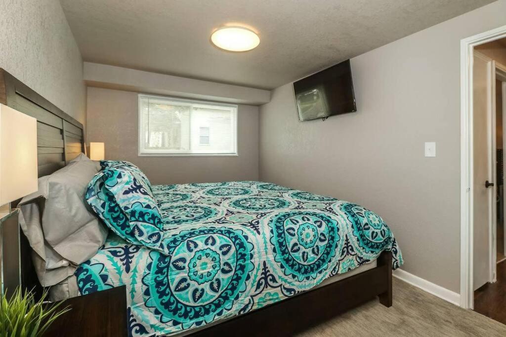 Villa HOLLY FIRST FLOOR 2 King Beds Kansas City Exterior foto